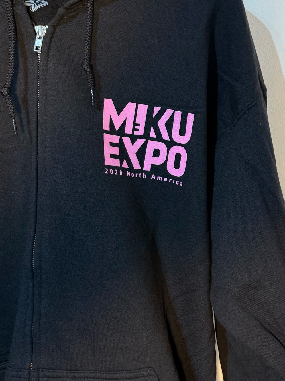 MIKU EXPO 2026 North America Hatsune Miku Black Joful Zipped Hoodie NWOT - Picture 5 of 9